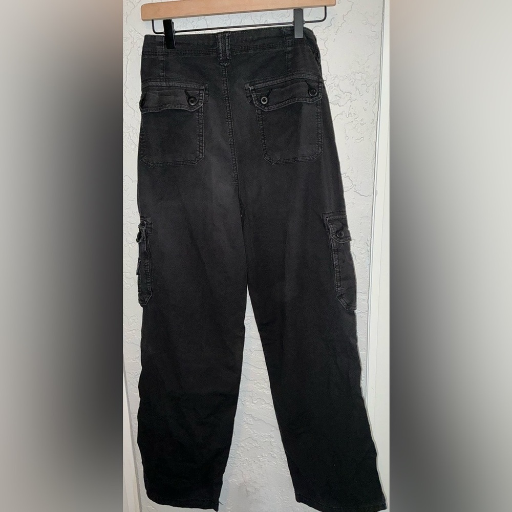 American Eagle Stretch Black Faded Cargo Pants - Picture 4 of 6